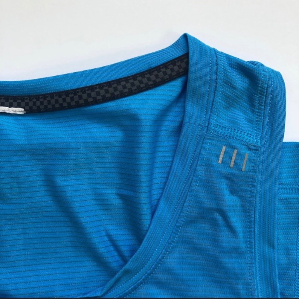 Lululemon Aqua Tank Top - Picture 6 of 9